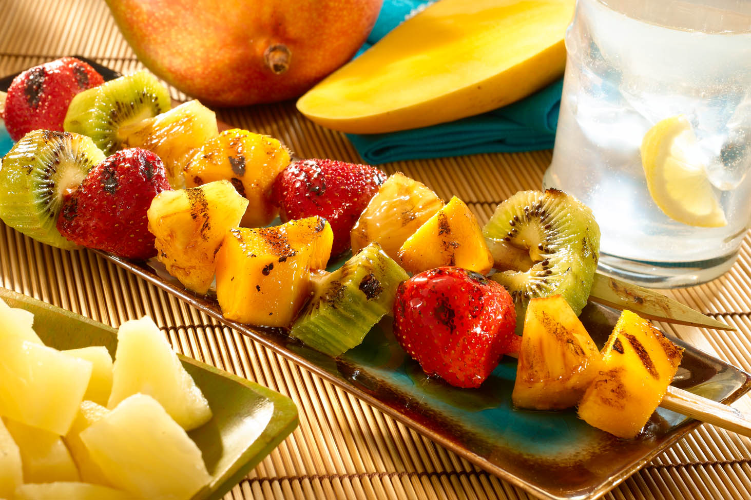 Pinchos de Frutas Tropicales