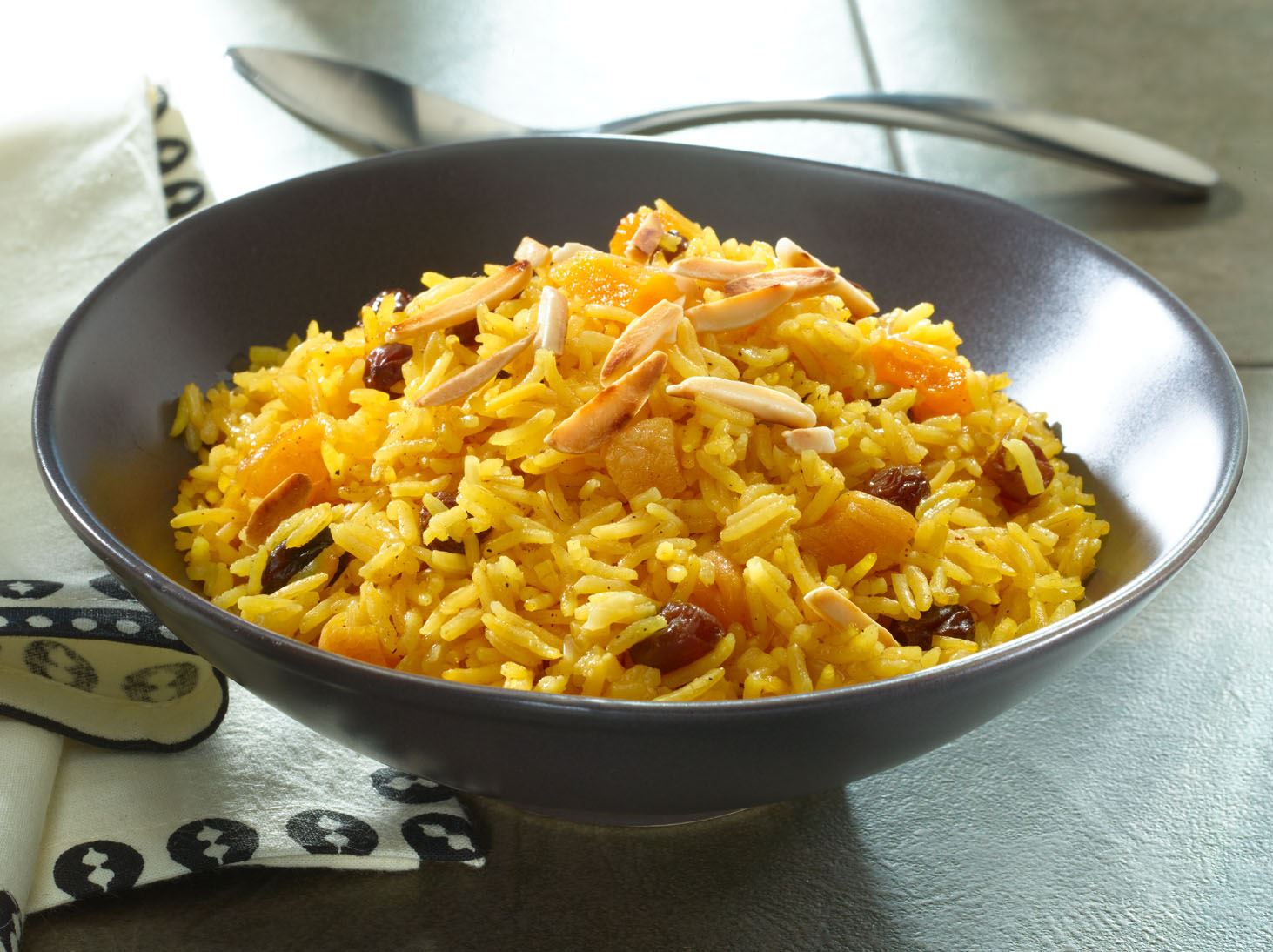 Pilaf Dorado con Albaricoques, Pasas y Almendras