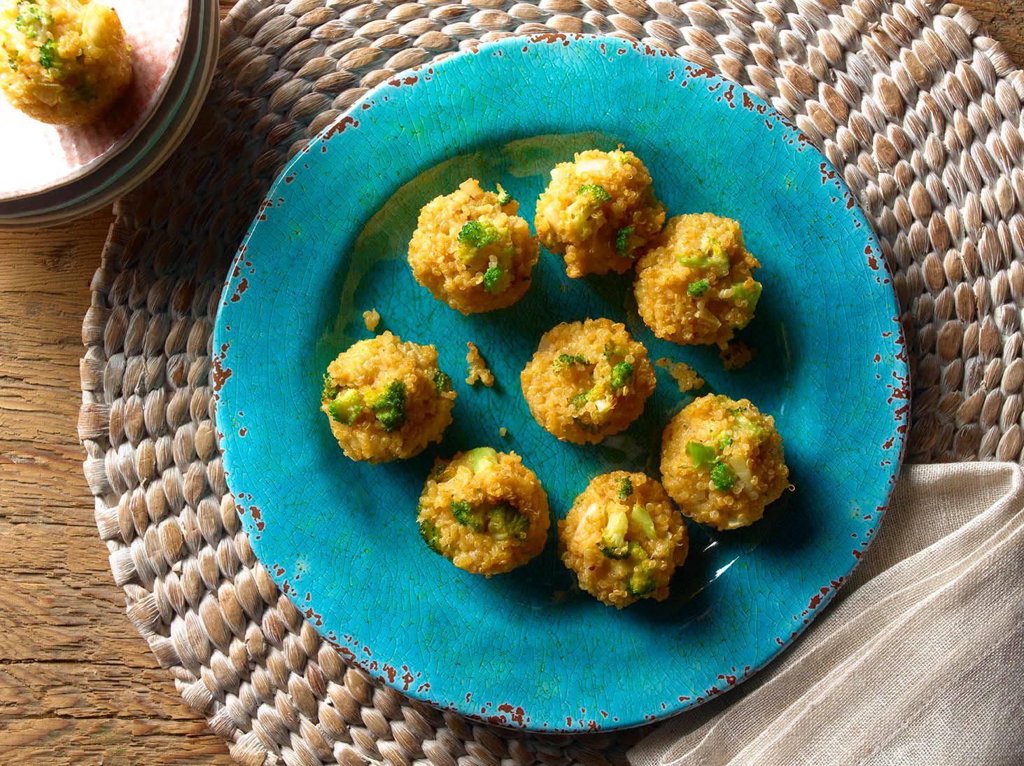 Quinoa Bites with Cheese and Broccoli