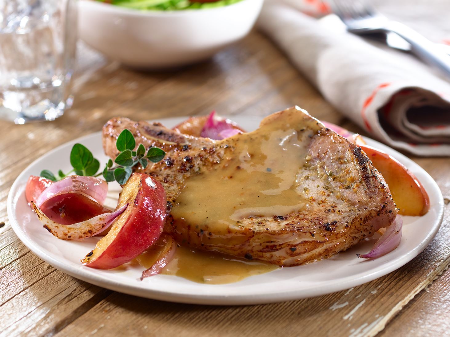 Chuletas de Cerdo con Manzanas y Cebollas