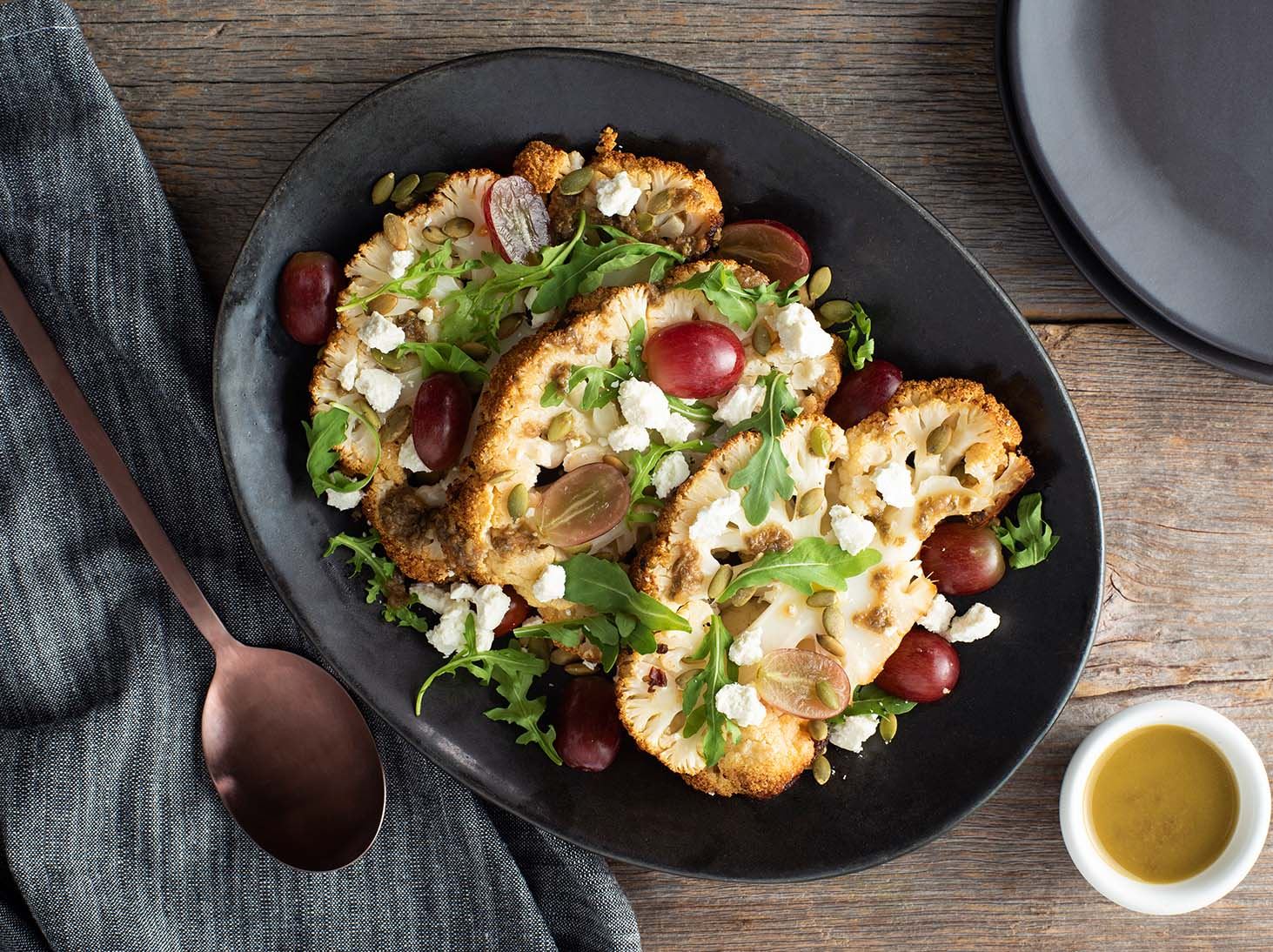 Coliflor Asado con Chipotle y Vinagreta de Alcaparras 