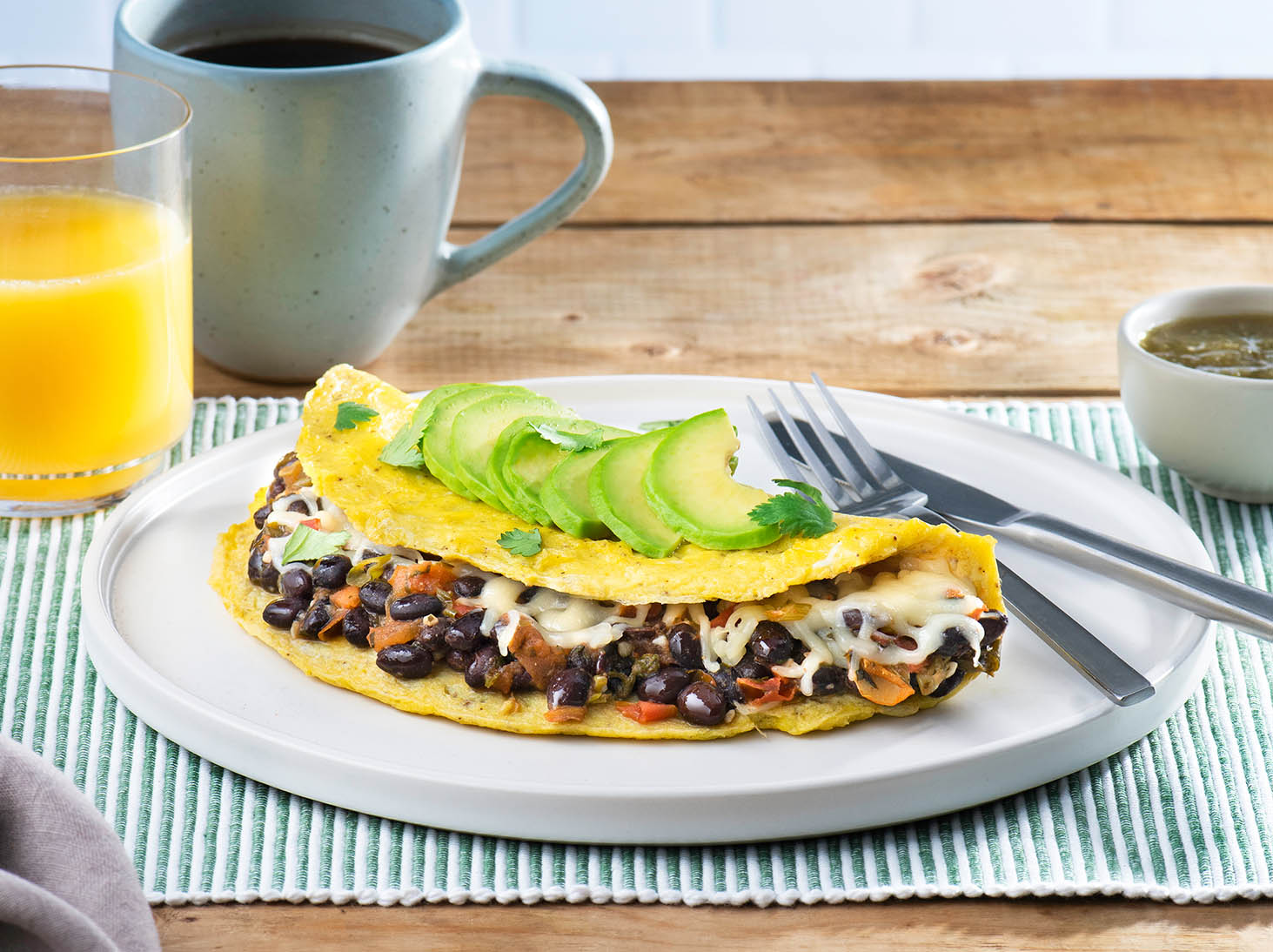 Omelette de Frijoles Negros con Salsa Verde