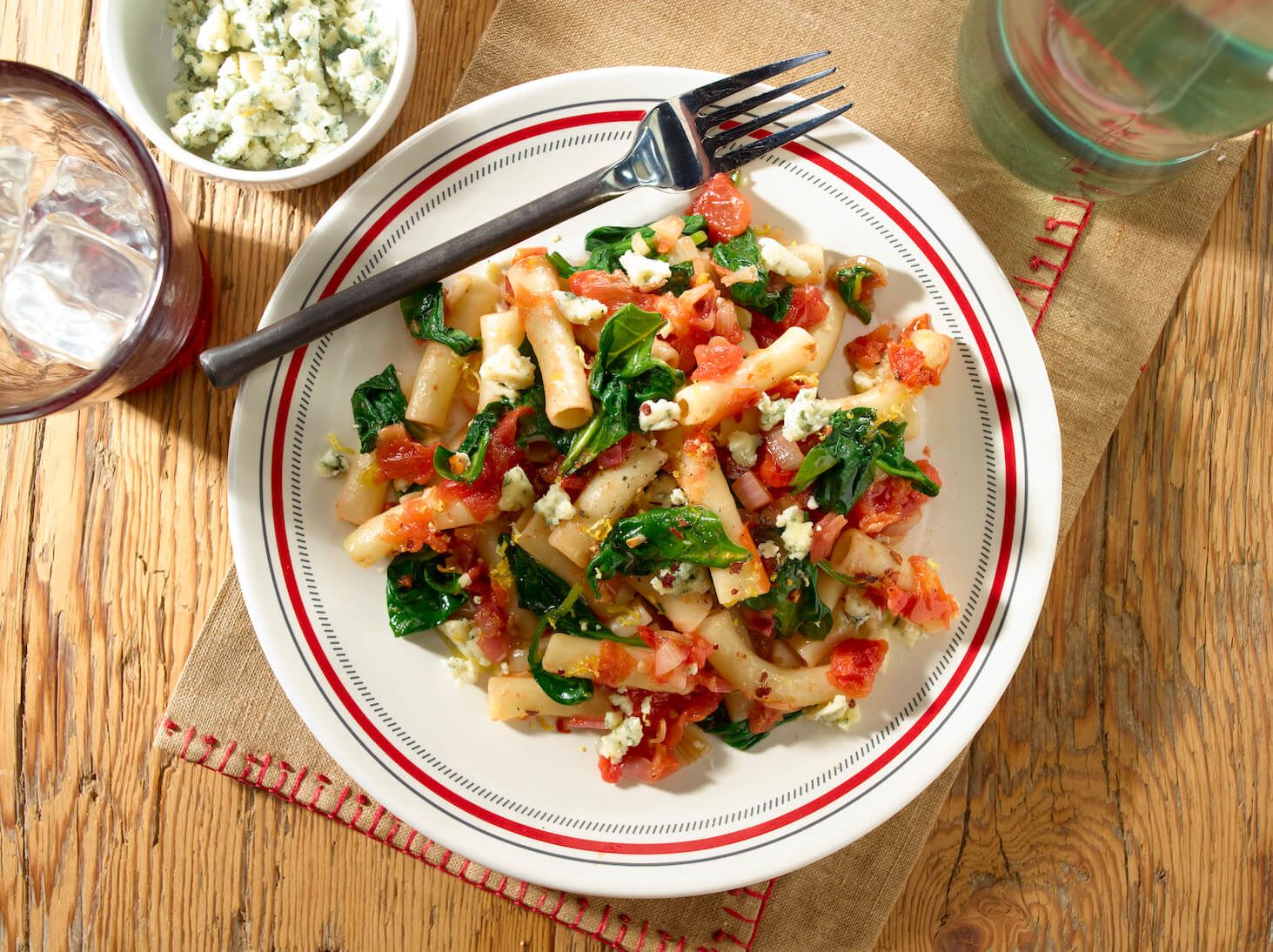 Pasta con Cebollas Caramelizadas, Espinacas y Gorgonzola