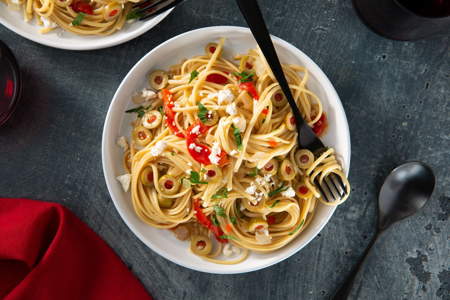 Pasta con Aceitunas y Pimientos