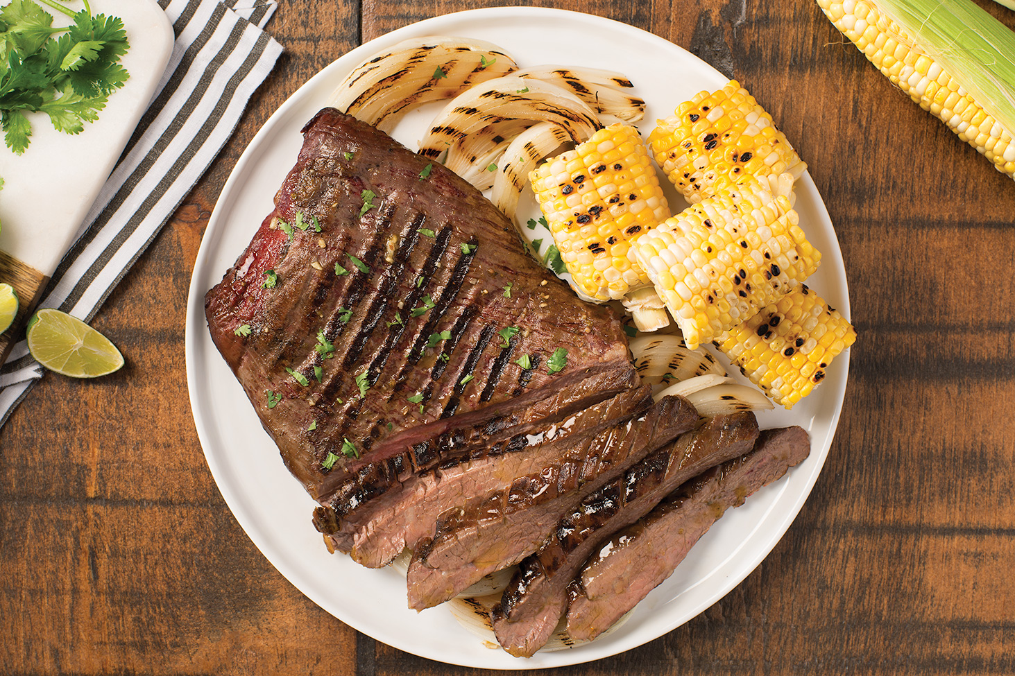 Carne a la Parrilla con Cebollas y Maíz