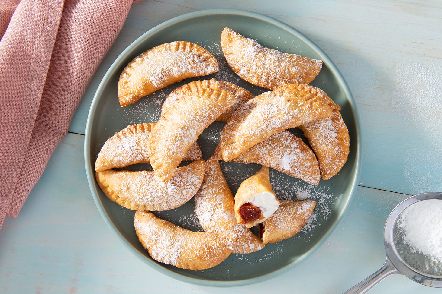 Mini Empanadas de Guayaba y Queso Crema