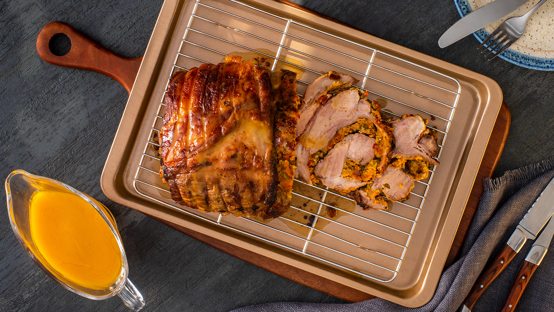 Pernil de Cerdo Relleno y Rostizado