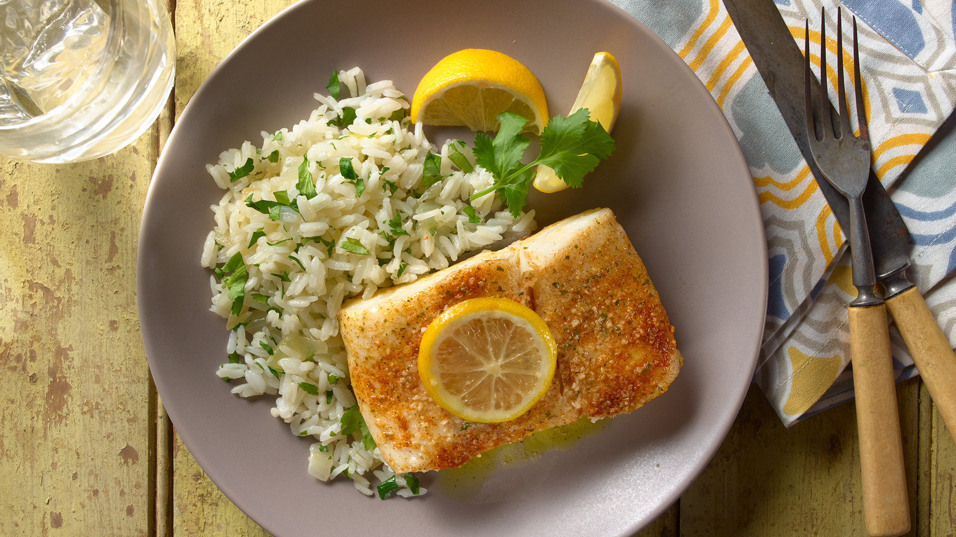 Halibut con Limón y Cilantro al Vapor y Arroz