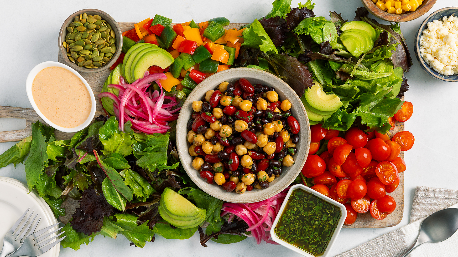 Tabla de Ensalada Mixta de Frijoles y Vegetales